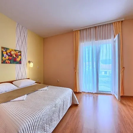 Ruzmarin Turizam * Rogoznica (Sibenik-Knin)